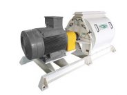 Hammer mill with motor